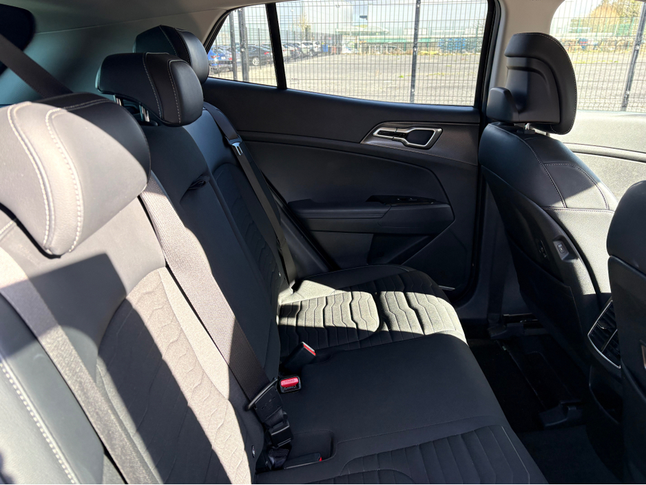 2023 Kia Sportage - image 12