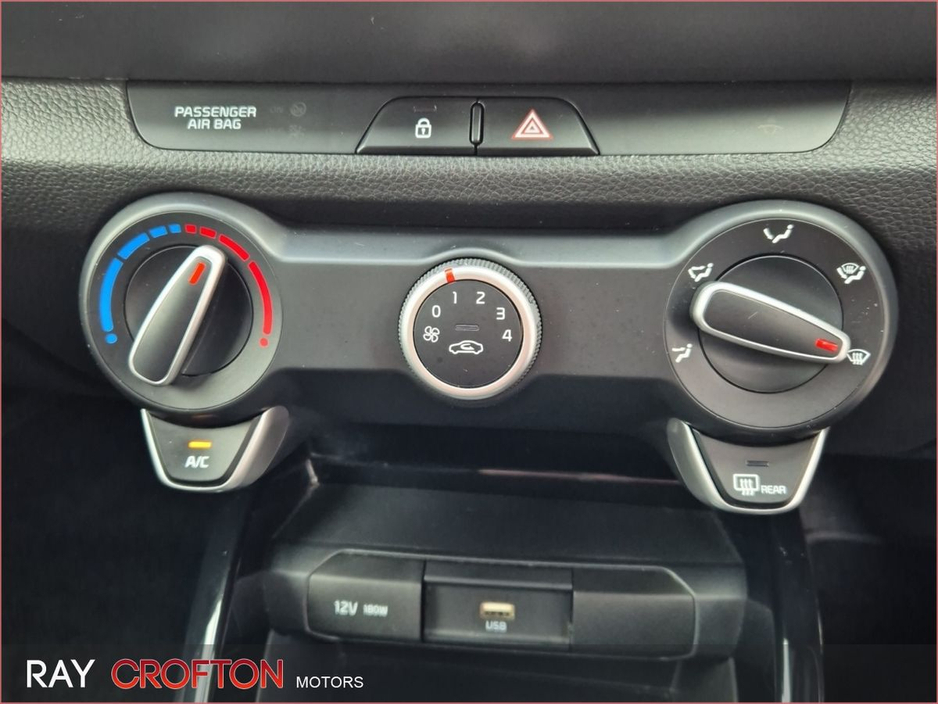 2023 Kia Stonic - image 13