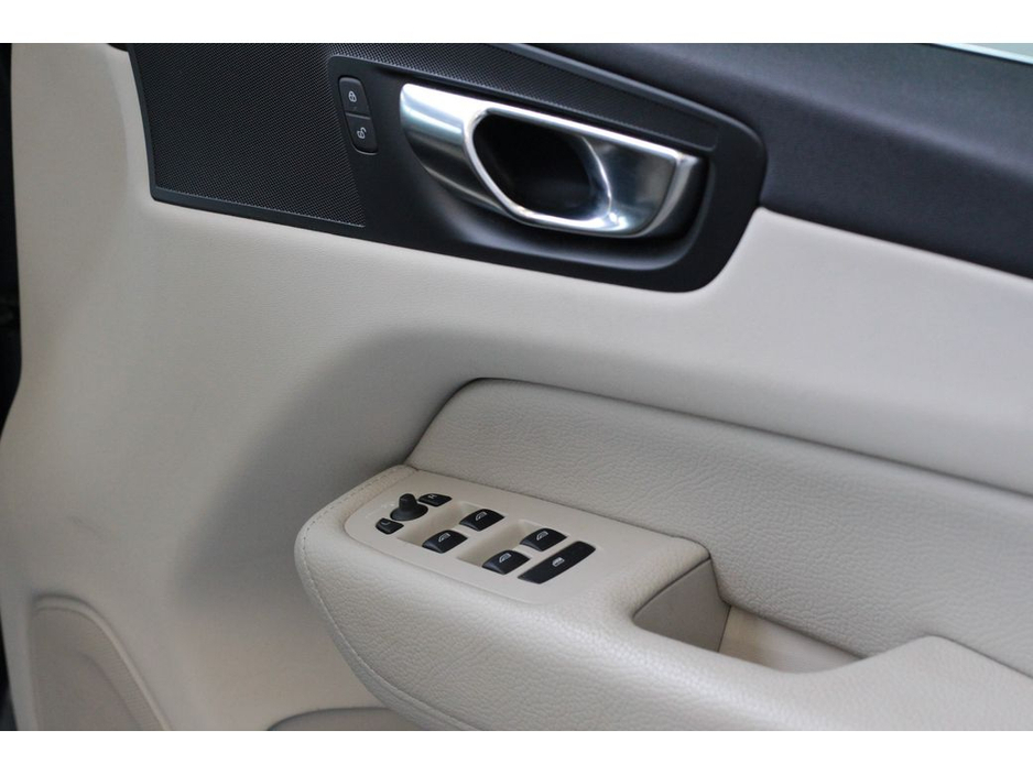 2021 Volvo XC60 T6 Inscription Expression €38,899