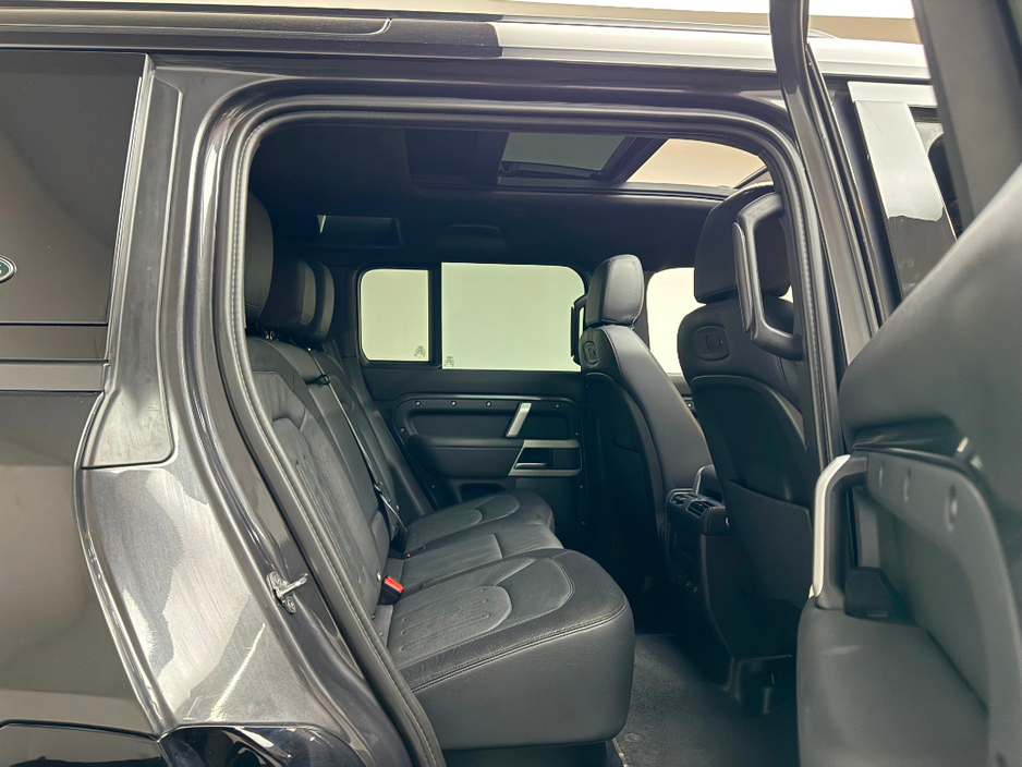 2022 Land Rover Defender - image 11