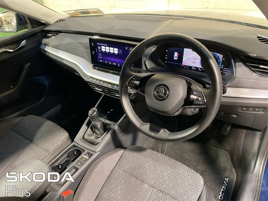 2023 Skoda Octavia - image 7