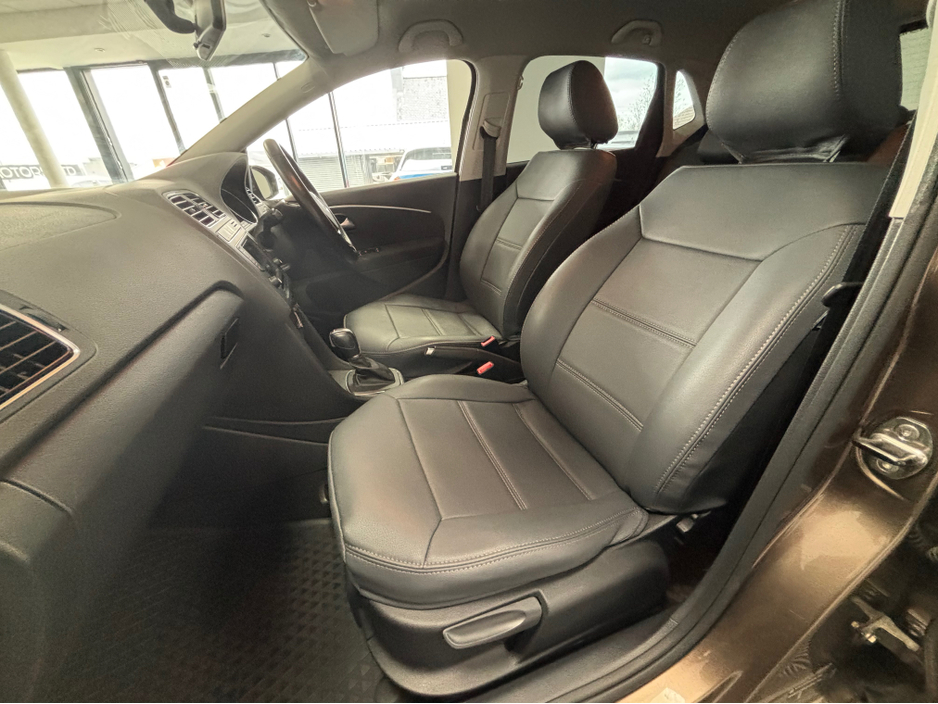 2015 Volkswagen Polo - image 8