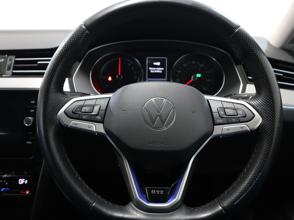 2021 Volkswagen Passat - image 11