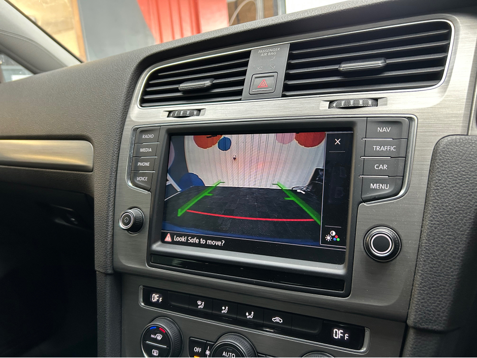 2014 Volkswagen Golf - image 8