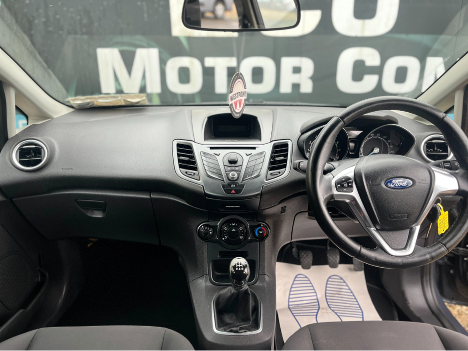 2013 Ford Fiesta - image 8