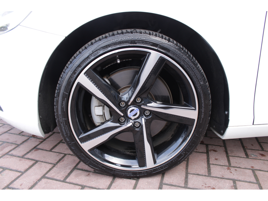 2016 Volvo V40 2.0D4 SPORT 5DR HATCHBACK AUTO HUGE SPEC  // 1 OWNER CAR // AS NEW CONDITION THROUGHOUT // BUY WITH CONFIDENCE AA AND SIMI APPROVED DEALER 2025 // FINANCE ARRANGED // €14,950