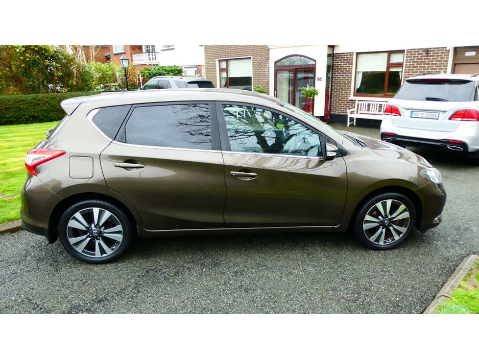 2015 Nissan Pulsar - image 2
