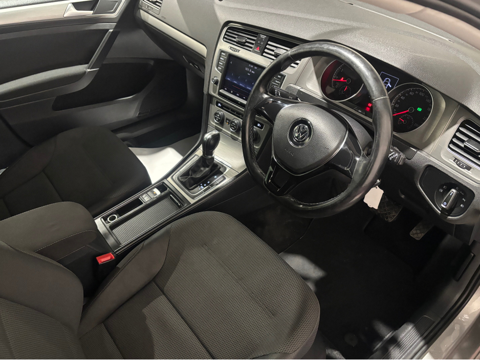 2015 Volkswagen Golf - image 10