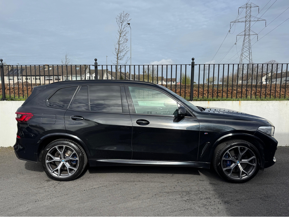 2020 BMW X5 - image 3