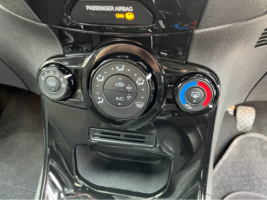 2017 Ford Fiesta - image 17