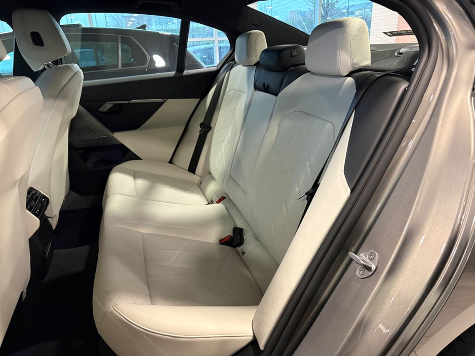 2025 BMW 5 Series 530e M-SPORT=IVORY INTERIOR//AS NEW//D REG=2 YEAR BMW WARRANTY=TAILORED FINANCE PACKAGES AVAILABLE=TRADE IN’S WELCOME €64,995