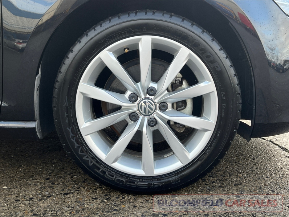 2015 Volkswagen Golf HIGHLINE , AUTO // LOW MILEAGE €13,950