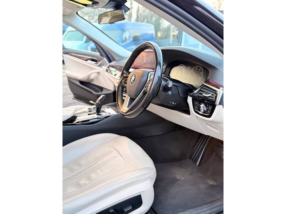 2019 BMW 5 Series - image 21