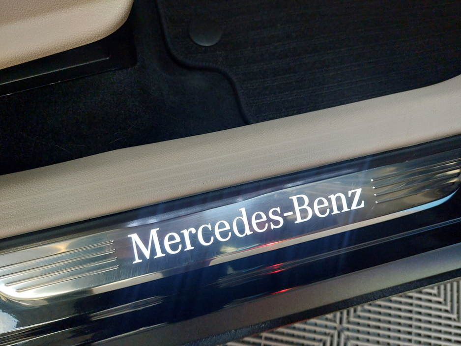 2019 Mercedes-Benz GLC Class - image 12