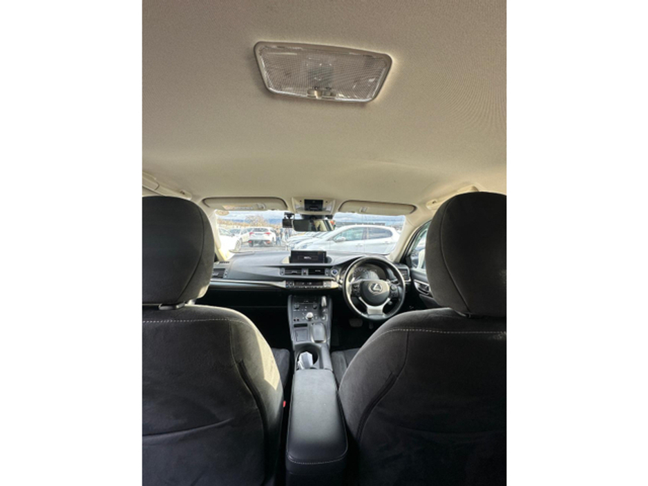 2019 Lexus CT 200 h - image 17