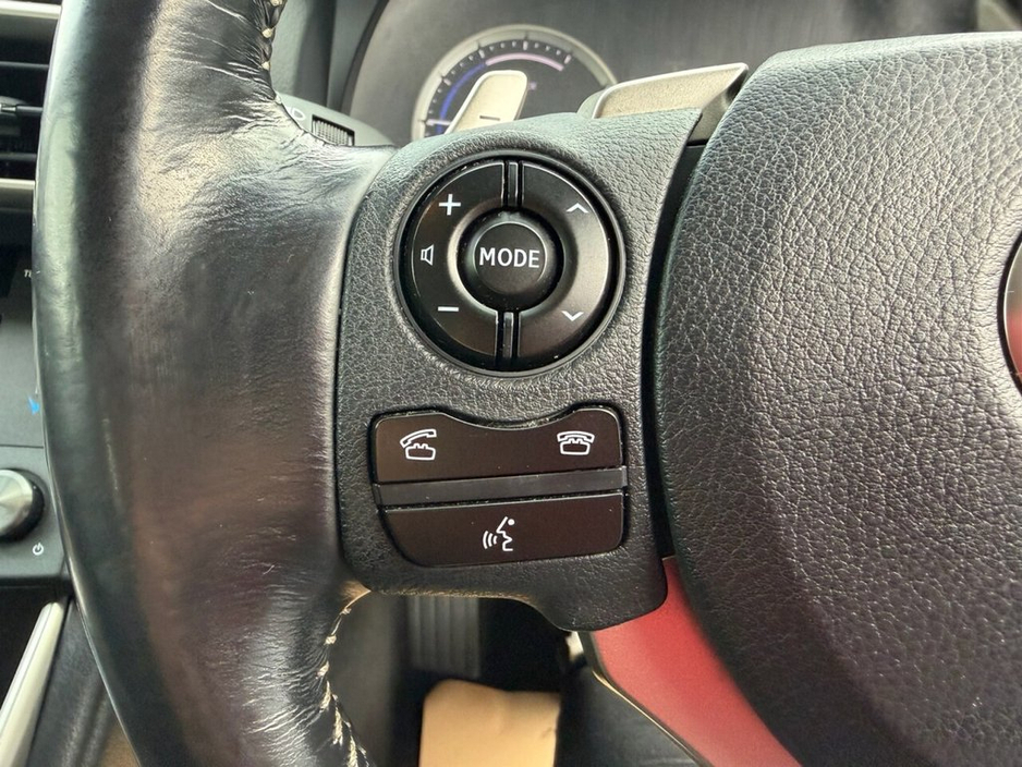 2016 Lexus IS 300 h - image 23