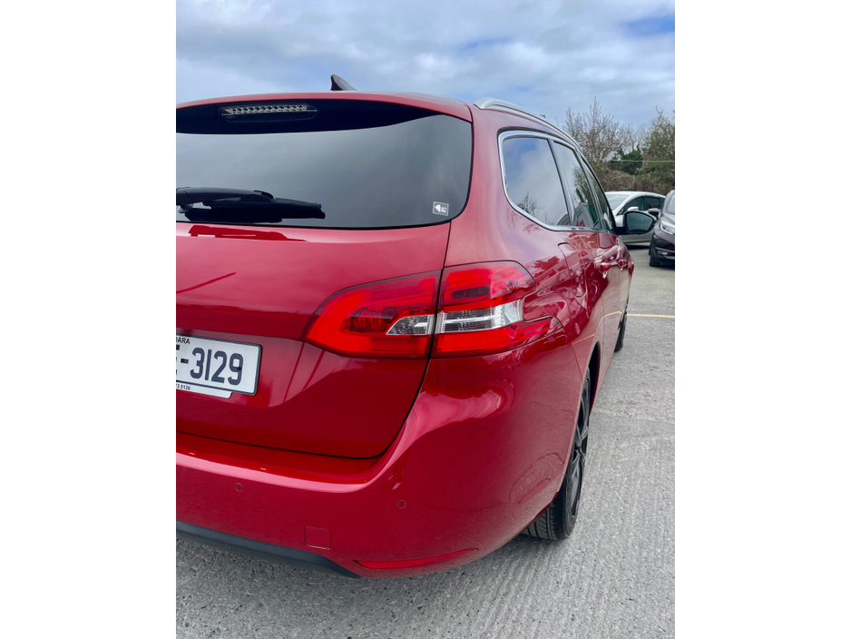 2018 Peugeot 308 - image 11