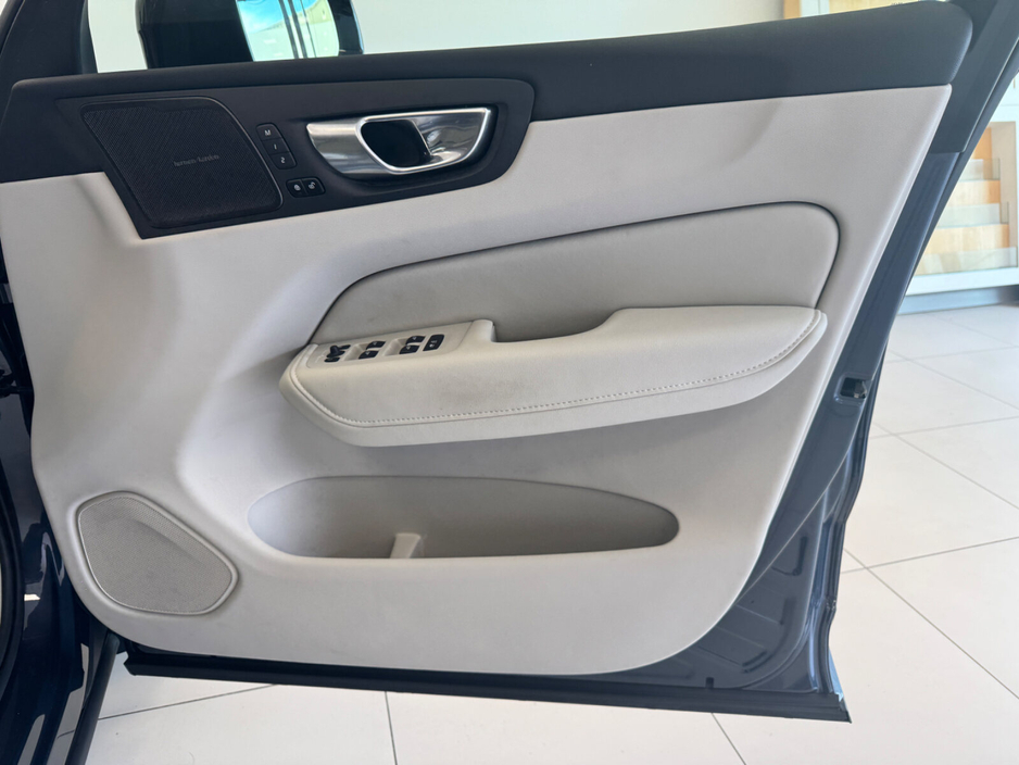 2024 Volvo XC60 T6 Recharge PHEV 350hp AT8 Plus Dark €58,500