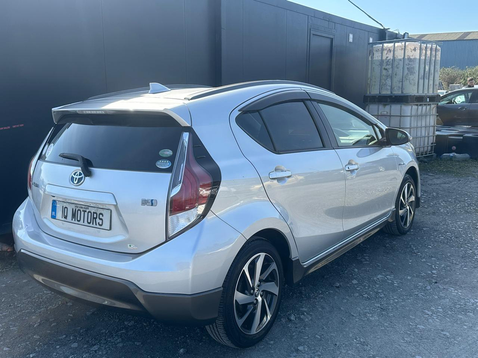 2015 Toyota Aqua - image 6