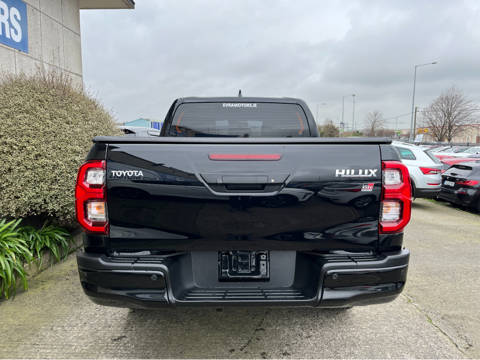 2024 Toyota Hilux - image 7