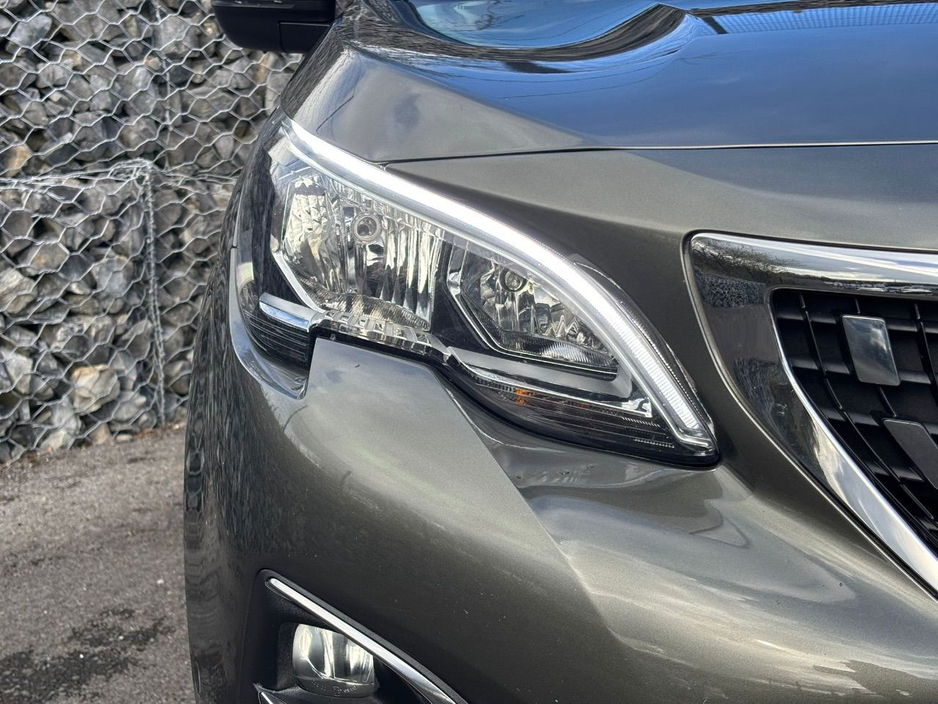 2019 Peugeot 3008 - image 6