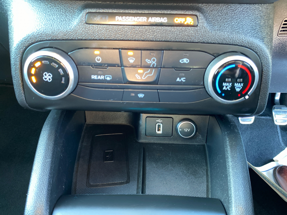 2020 Ford Focus - image 15