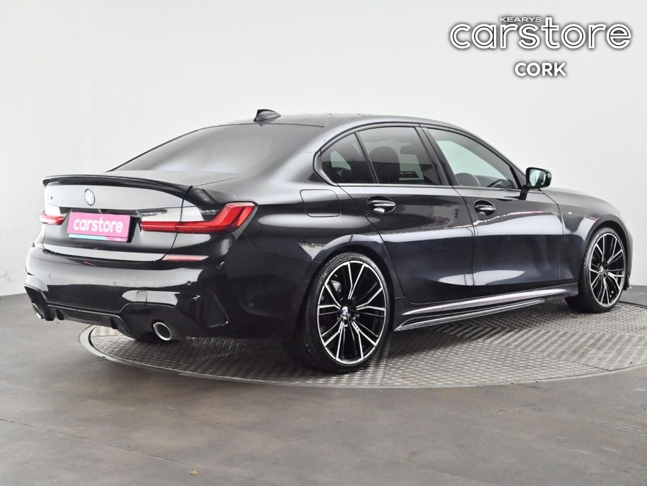 2022 BMW 3 Series - image 5