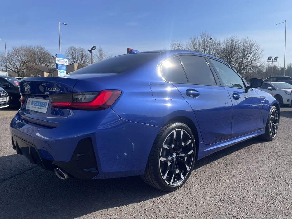 2025 BMW 3 Series - image 7