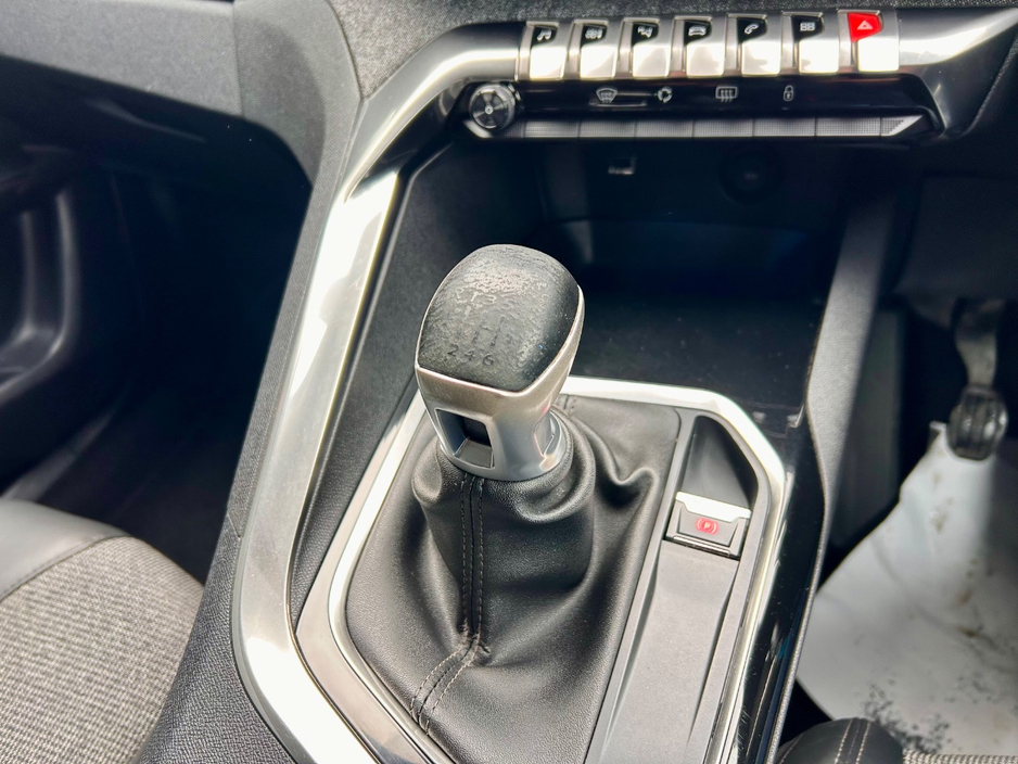 2017 Peugeot 3008 - image 13