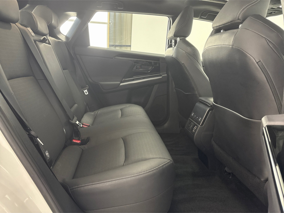 2023 Subaru Solterra - image 28