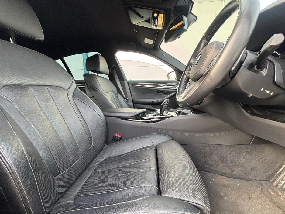 2018 BMW 5 Series - image 9