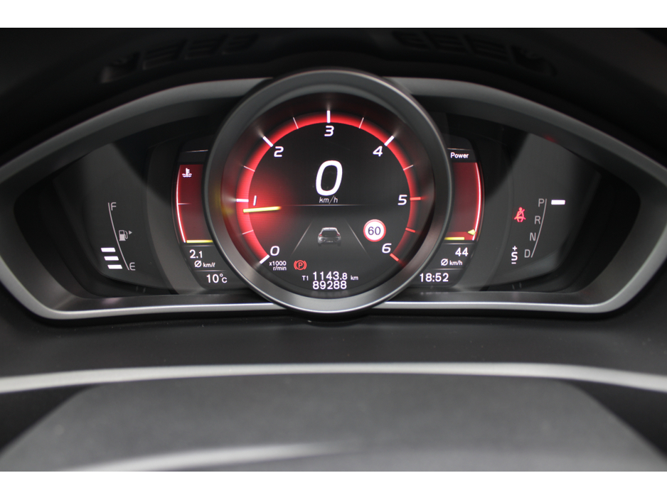 2017 Volvo V40 - image 12