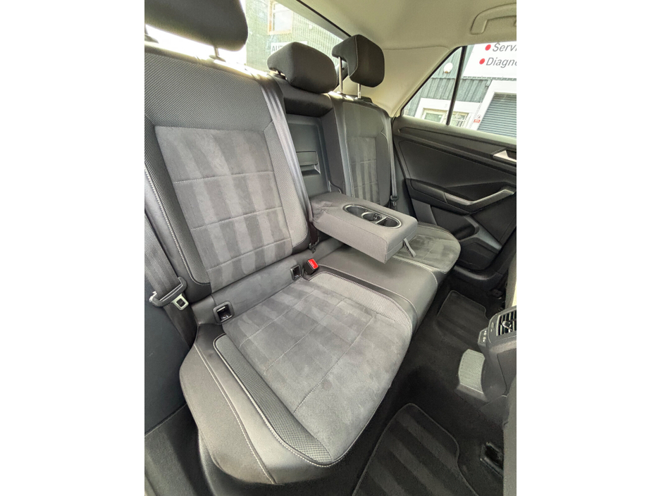 2023 Volkswagen T-Roc - image 25