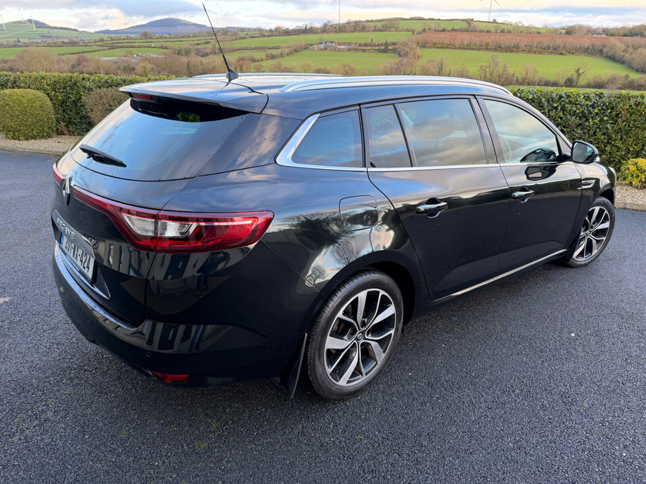 2020 Renault Megane - image 4