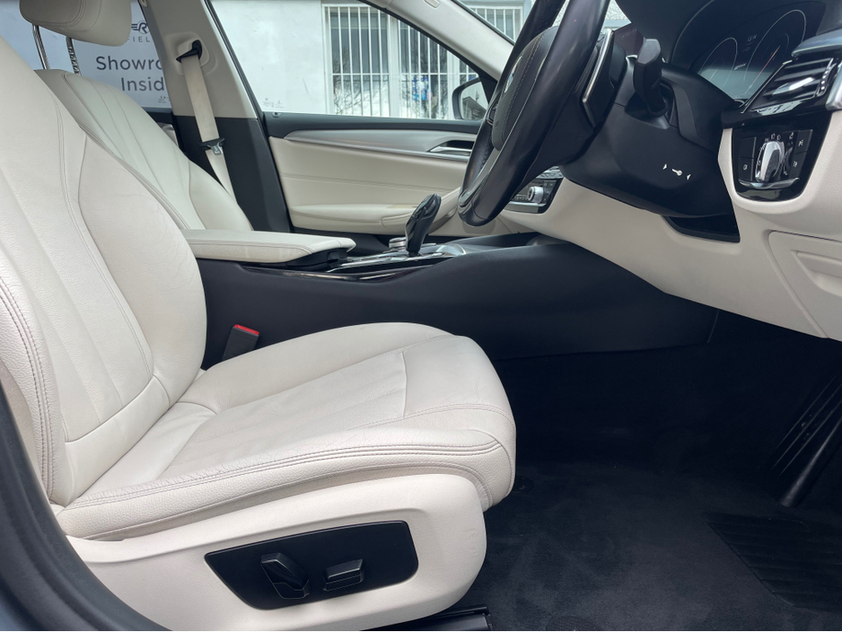 2018 BMW 5 Series - image 13