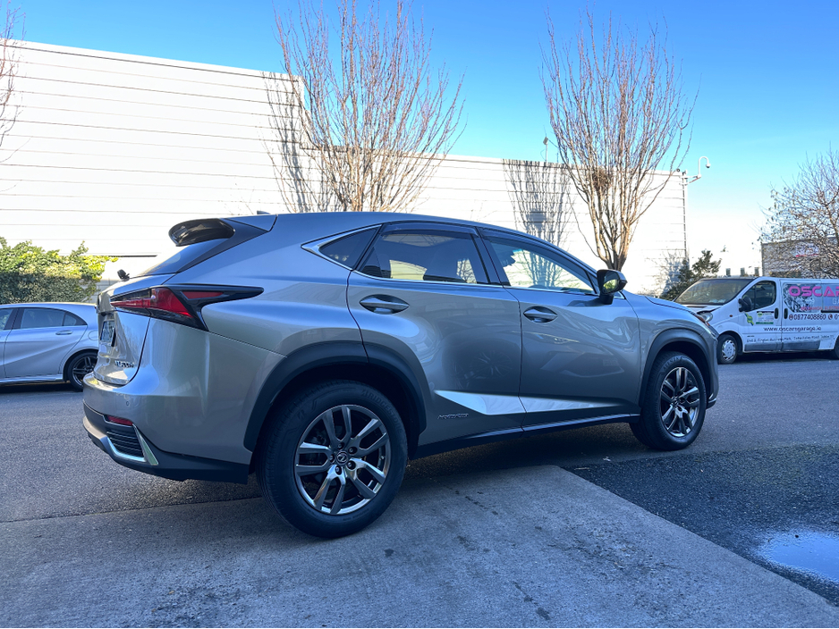 2018 Lexus NX 300 h - image 5
