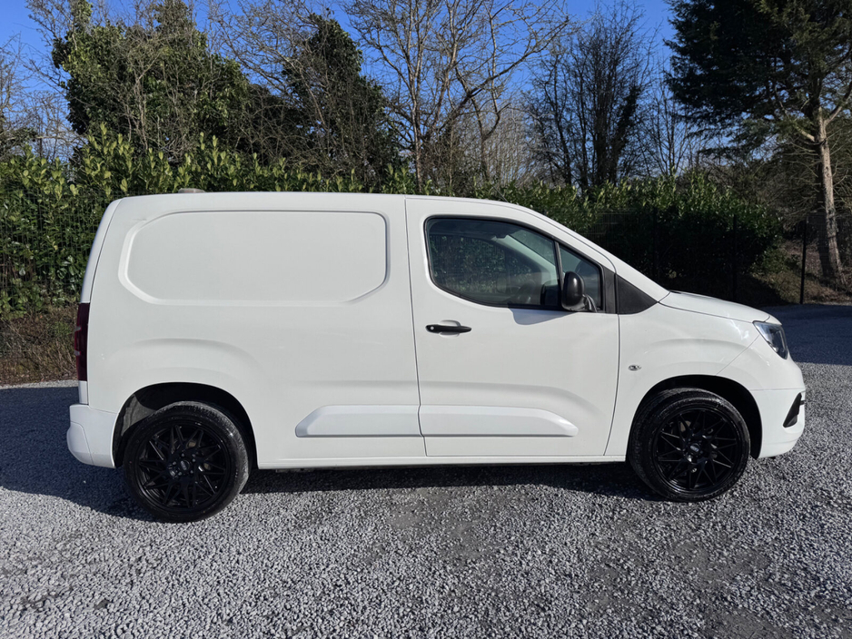 2021 Opel Combo - image 6