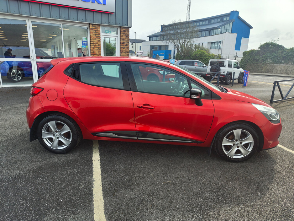 2016 Renault Clio - image 9