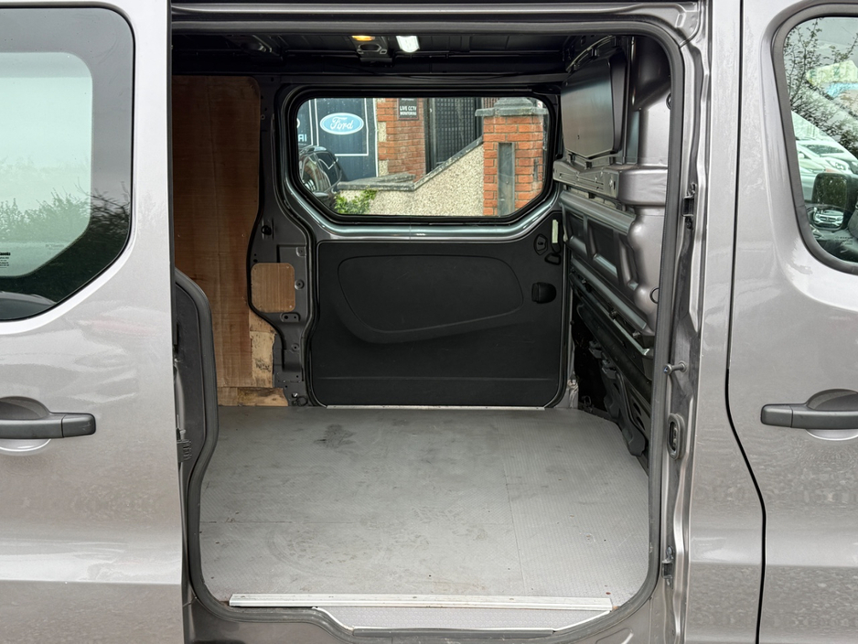 2021 Renault Trafic - image 19