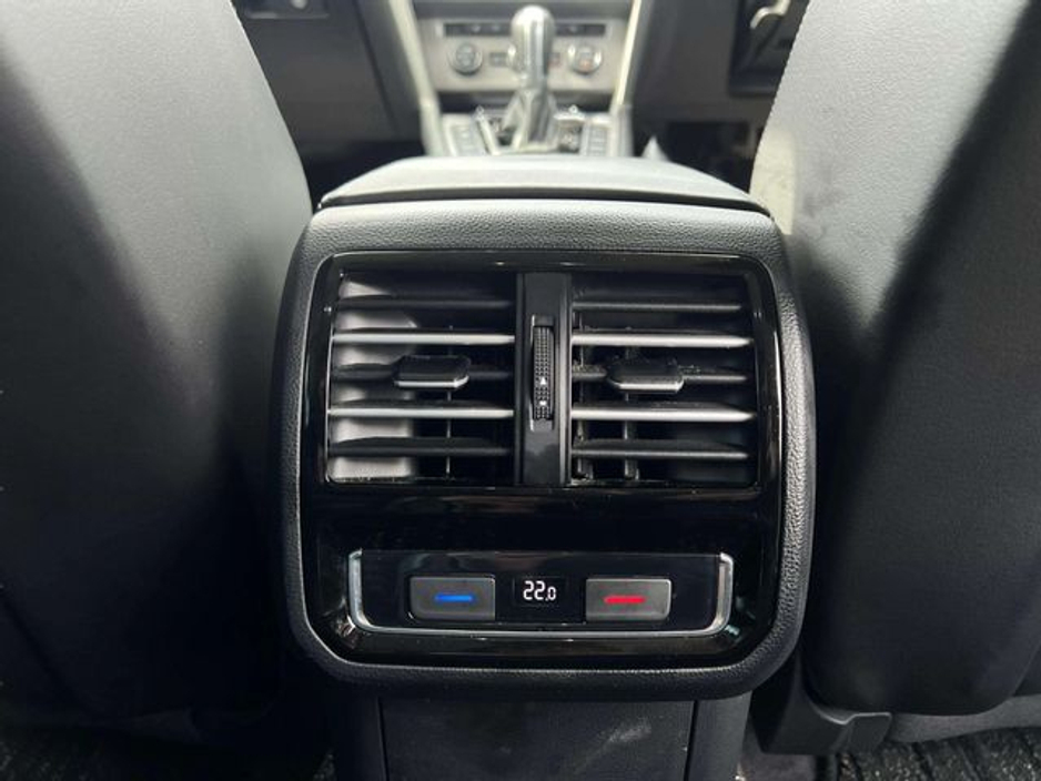 2019 Volkswagen Passat - image 19