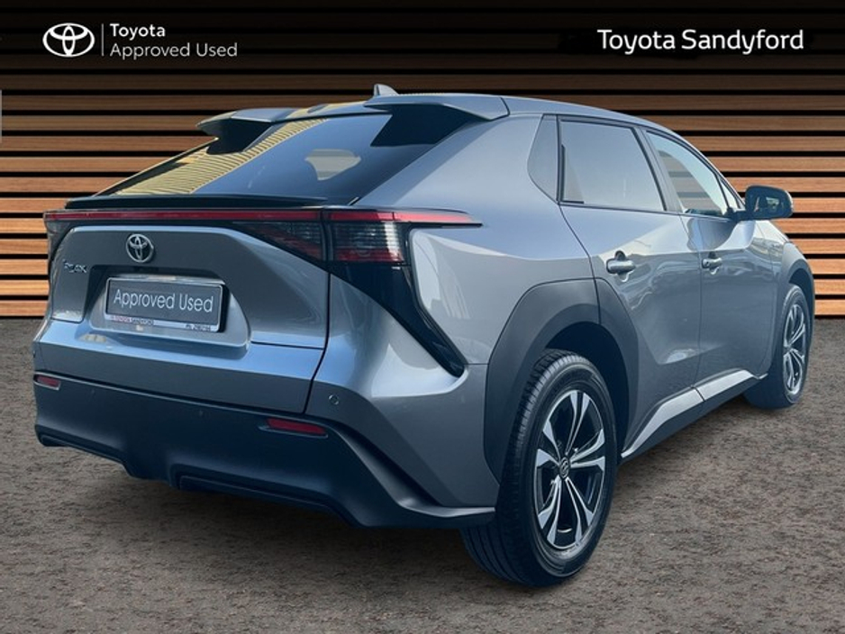 2024 Toyota bZ4X - image 2