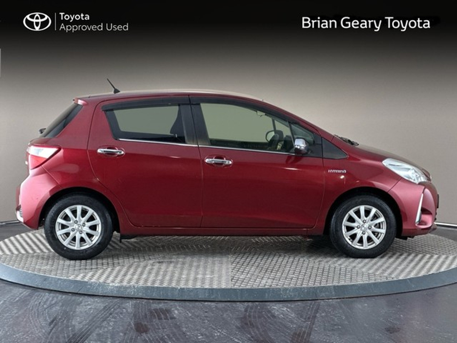 2019 Toyota Yaris - image 3