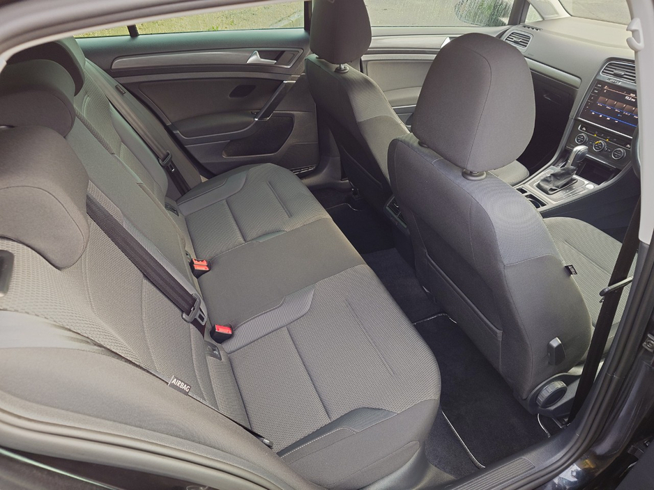 2018 Volkswagen Golf - image 10