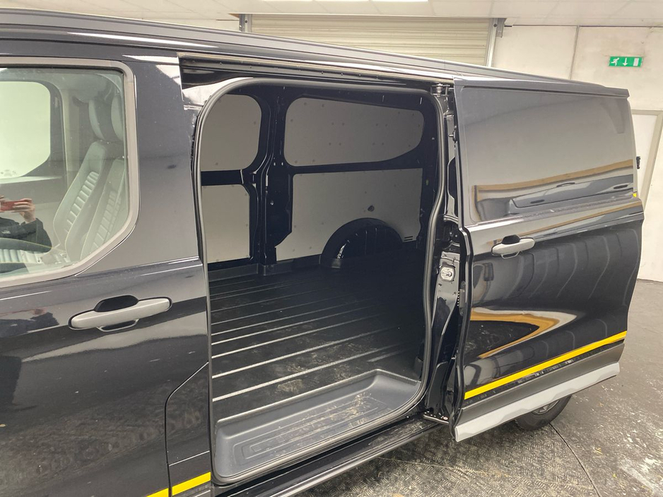 2026 Ford Transit Custom - image 14