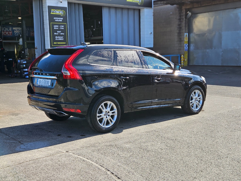 2016 Volvo XC60 - image 3