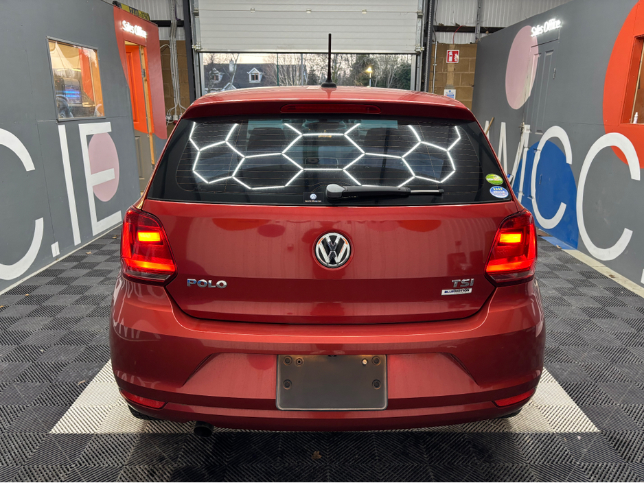2015 Volkswagen Polo - image 3
