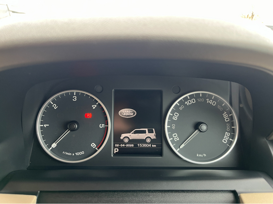 2015 Land Rover Discovery - image 22