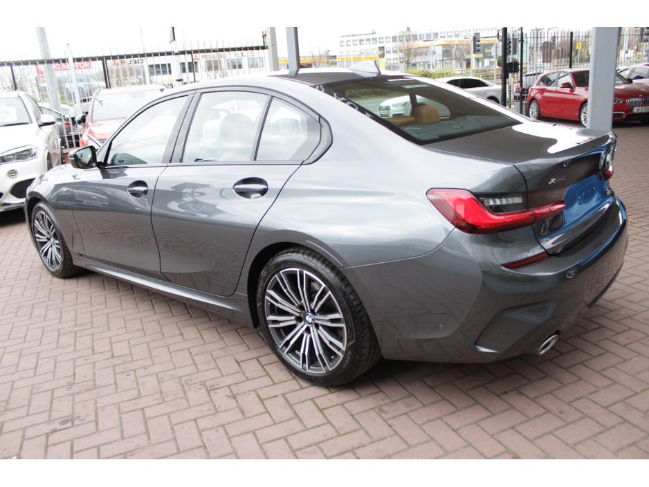 2019 BMW 3 Series - image 6