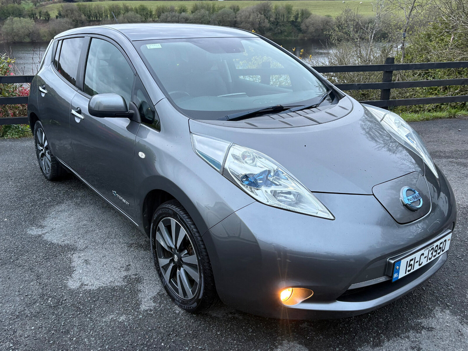 2015 Nissan Leaf - image 2