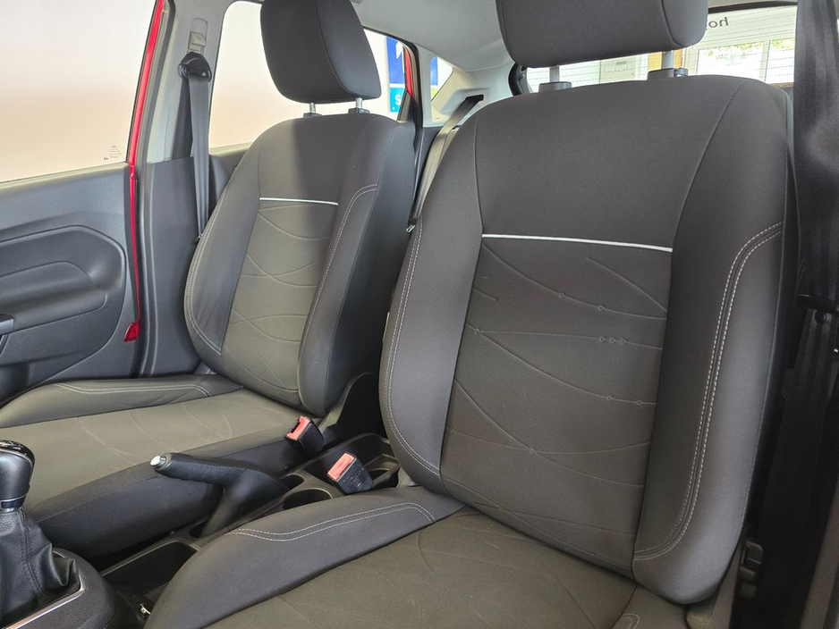2014 Ford Fiesta - image 9